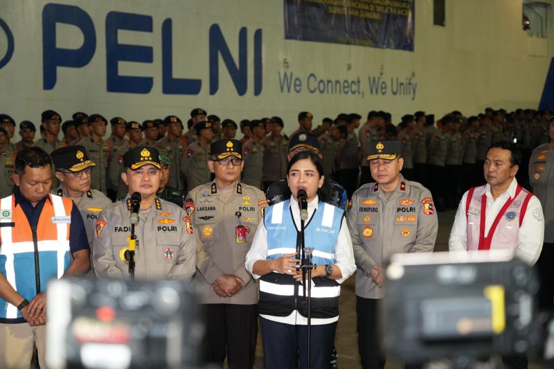 Pelni Oprasikan KM Egon Angkut 237 Polri dan Logistik ke Sumatera