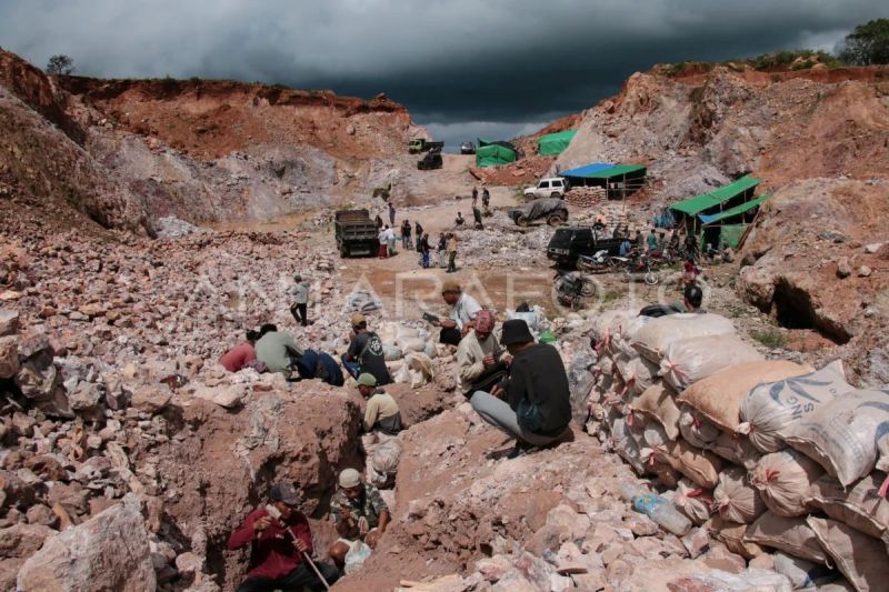 Di Persimpangan Aktivitas Tambang Rakyat