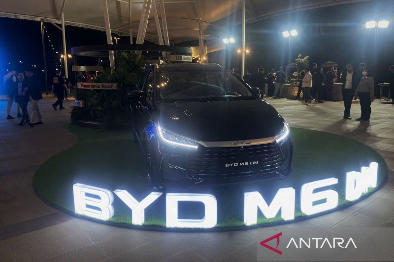 BYD M6 Cross DM Jadi Solusi Mobilitas yang Menarik