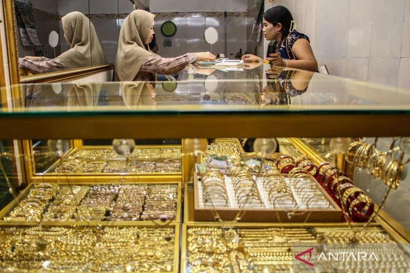 Harga Emas UBS-Galeri24 Turun di Pegadaian, Antam Tetap Stabil