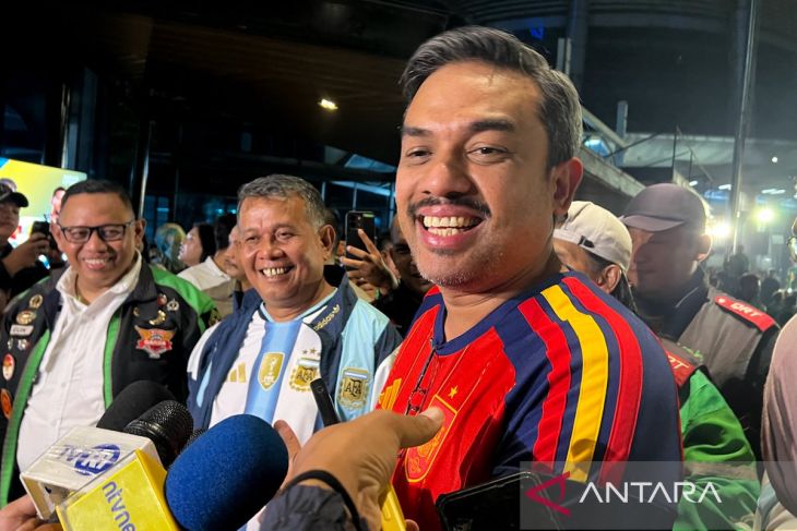 Menteri UMKM Bantu Pengemudi Ojol Nonton Bareng Final Piala Dunia 2026